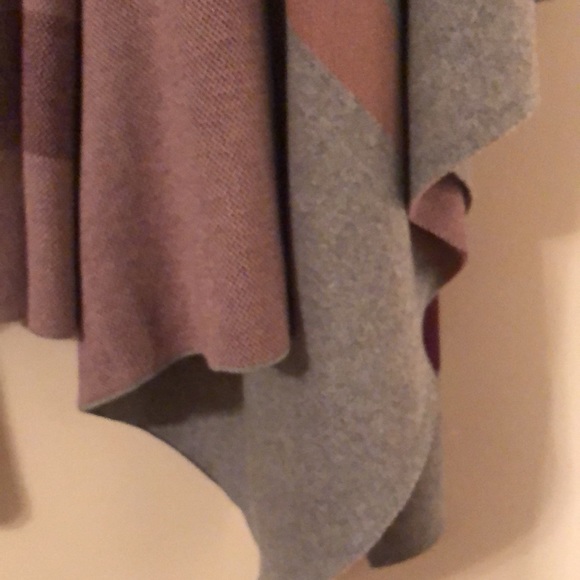 Talbots Poncho - Picture 3 of 4